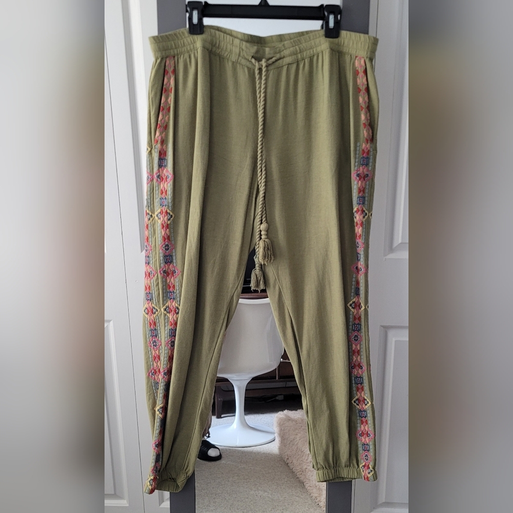 Sundance Olive Embroidered Joggers